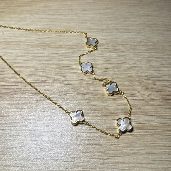 Gold Necklace with 5 Mother of Pearl Clover Pendants EVRY JEWELS - Picture 5 of 8